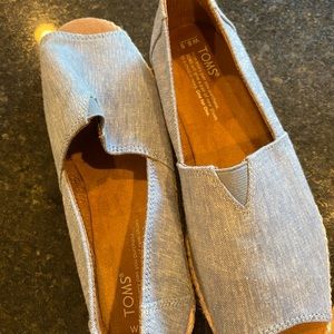 Chambray espadrilles.